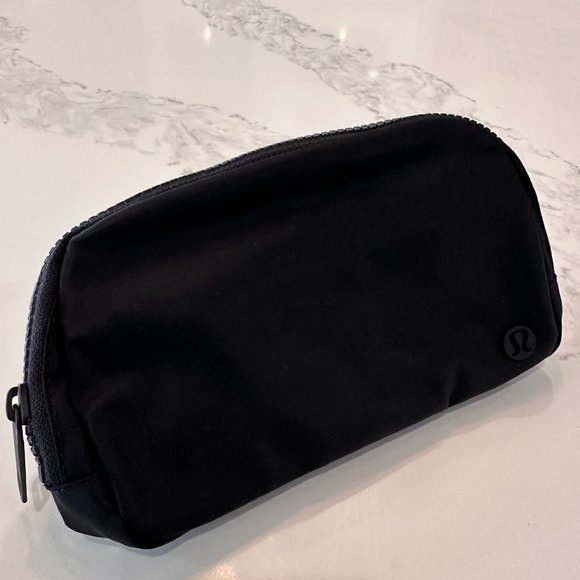 lululemon athletica Handbags - Lululemon Athletica Everywhere Belt Bag, Black, 7.5 x 5 x 2 inches